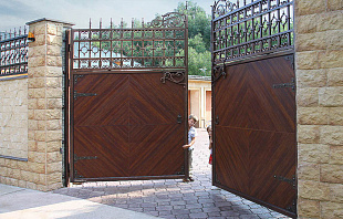 Уличные распашные ворота DoorHan с пиками 3000x2000
